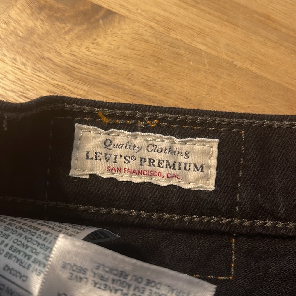 LEVIS 501 jean shorts - Picture 7 of 9